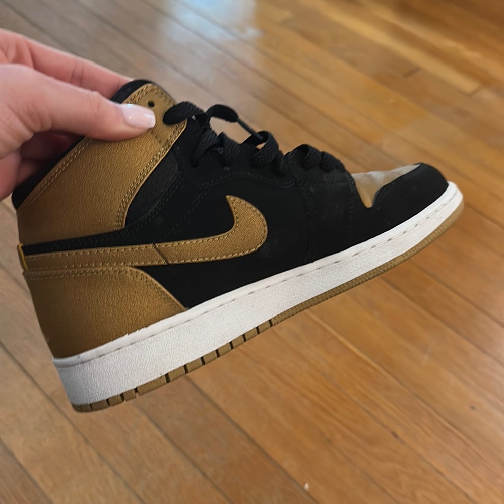 Jordan 1’s(NO BOX!)